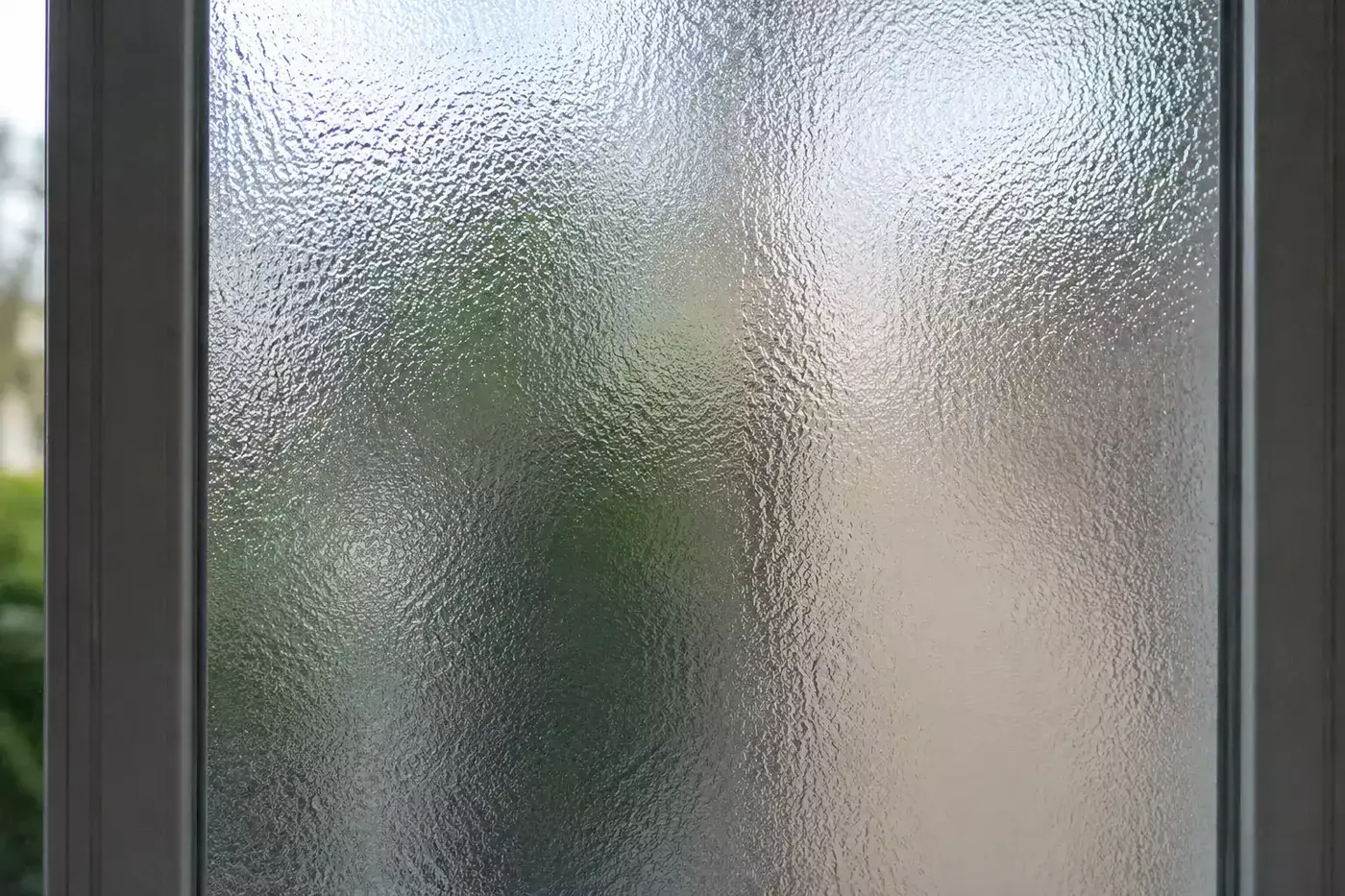 Vitre en verre dépoli texturé, incompatible avec un robot lave-vitre